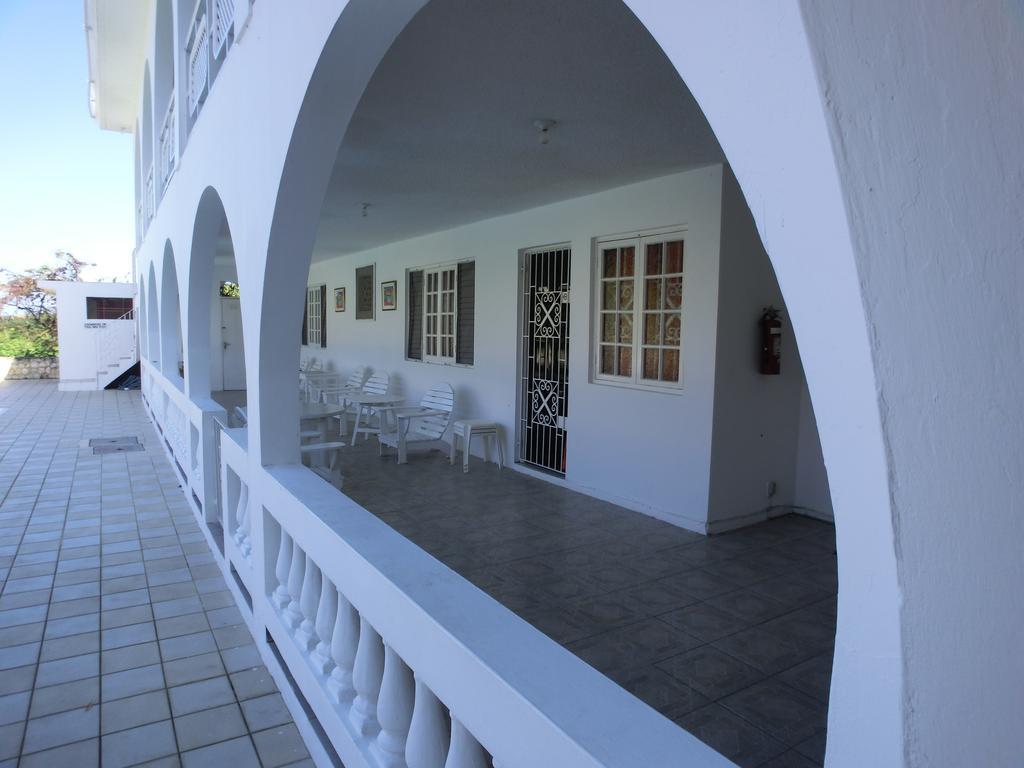 Kenwood Villa Suites Montego Bay Exterior photo